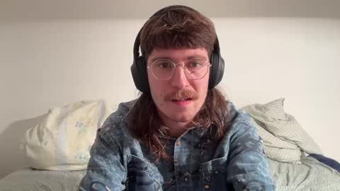 Snapshot of aristae chatting on 10.23.25 Ariste online show from 10.23.25