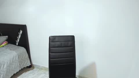 Snapshot of aristena_01 chatting on 11.20.25 aristena_01 online show from 11.20.25