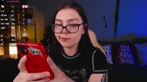 Snapshot of arizonaa_muse chatting on 01.11.25 Astrid online show from 01.11.25