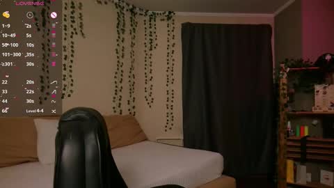 Snapshot of arizonaa_muse chatting on 10.11.25 Astrid online show from 10.11.25