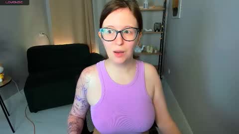 Snapshot of arizzzona_baby chatting on 11.21.25 Arizona online show from 11.21.25