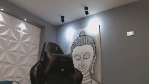 Arohom Lester online show from 10.22.25