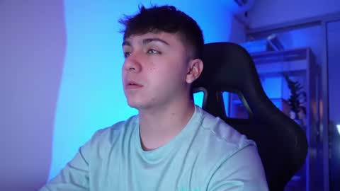 Snapshot of aron__cooper chatting on 06.19.26 aron__cooper online show from 06.19.26