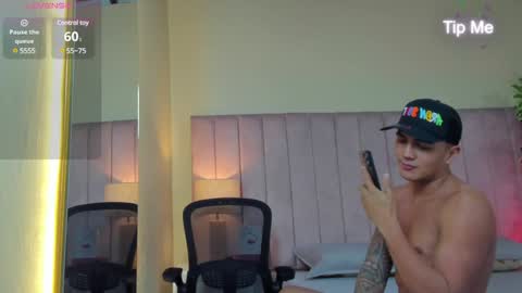 Snapshot of aron_bolt chatting on 01.10.25 ARON BOLT online show from 01.10.25