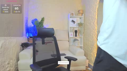 Snapshot of aron_bolt chatting on 01.26.25 ARON BOLT online show from 01.26.25