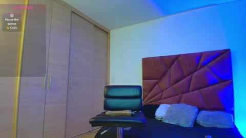 Snapshot of aron_bolt chatting on 09.18.25 ARON BOLT online show from 09.18.25