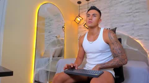 Snapshot of aron_bolt chatting on 10.19.25 ARON BOLT online show from 10.19.25