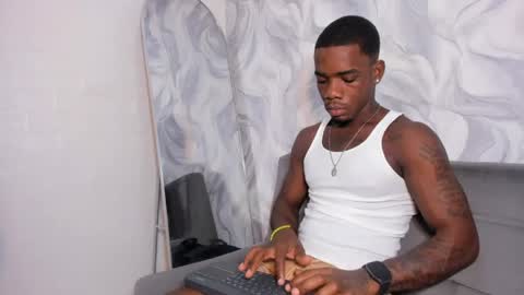 Snapshot of aron_clark chatting on 04.11.26 A R O N online show from 04.11.26