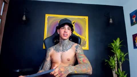 Snapshot of aron_ford chatting on 01.04.25 Aron ford online show from 01.04.25