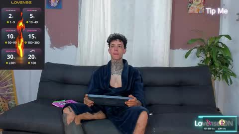 Snapshot of aron_ford chatting on 10.14.25 Aron ford online show from 10.14.25