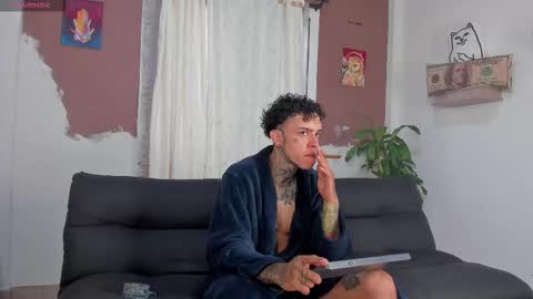 Snapshot of aron_ford chatting on 10.17.25 Aron ford online show from 10.17.25