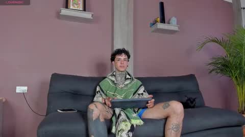 Snapshot of aron_ford chatting on 11.23.25 Aron ford online show from 11.23.25