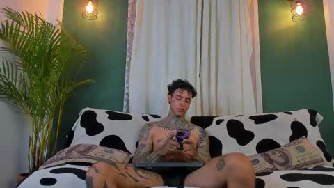 Snapshot of aron_ford chatting on 03.08.26 Aron ford online show from 03.08.26