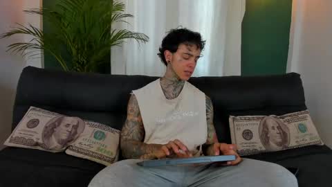 Snapshot of aron_ford chatting on 04.24.26 Aron ford online show from 04.24.26