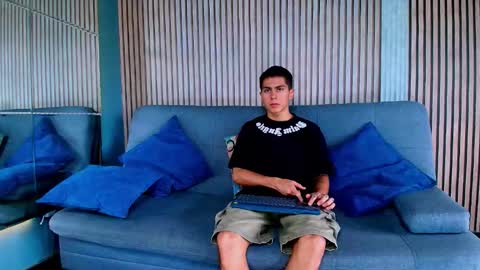 Snapshot of aron_pulse chatting on 01.18.26 aron_pulse online show from 01.18.26