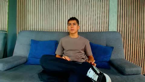 Snapshot of aron_pulse chatting on 02.12.26 aron_pulse online show from 02.12.26