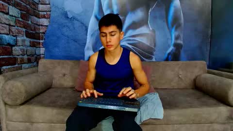 Snapshot of aron_pulse chatting on 02.13.26 aron_pulse online show from 02.13.26