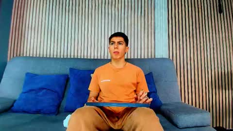 Snapshot of aron_pulse chatting on 02.19.26 aron_pulse online show from 02.19.26