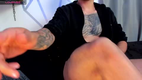 Snapshot of aron_santoro1 chatting on 12.20.24 Aron Santoro online show from 12.20.24