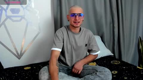 Snapshot of aron_santoro1 chatting on 12.24.24 Aron Santoro online show from 12.24.24