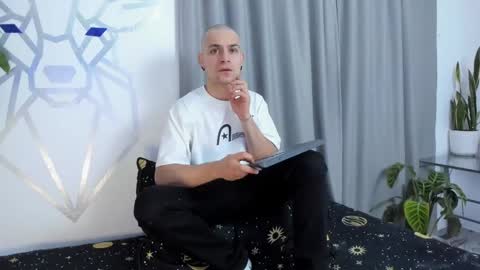 Snapshot of aron_santoro1 chatting on 01.07.25 Aron Santoro online show from 01.07.25