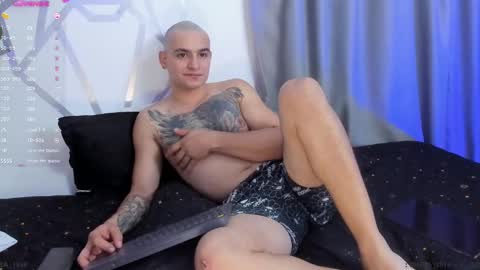 Snapshot of aron_santoro1 chatting on 01.12.25 Aron Santoro online show from 01.12.25