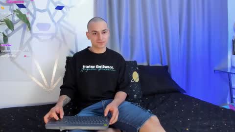 Snapshot of aron_santoro1 chatting on 01.15.25 Aron Santoro online show from 01.15.25