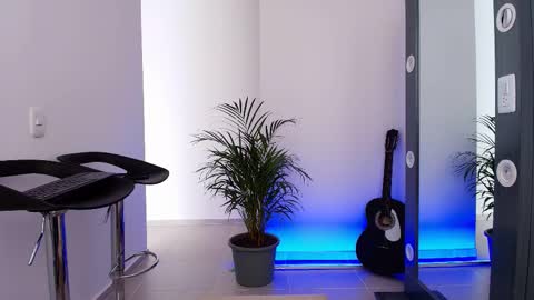 Snapshot of aron_santoro1 chatting on 10.30.25 Aron Santoro online show from 10.30.25