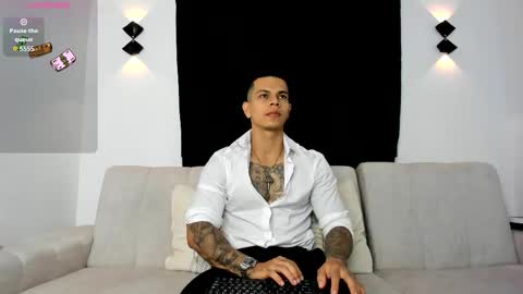 Snapshot of arondark chatting on 11.22.25 DarkMaster online show from 11.22.25