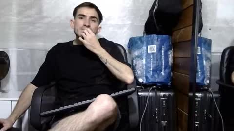 Snapshot of arongfranco chatting on 11.04.25 Aron G Franco online show from 11.04.25