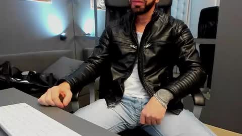 AronGrant online show from 10.07.25