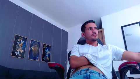 Snapshot of arontrey21_ chatting on 09.29.25 Adrian online show from 09.29.25