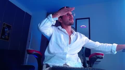 Snapshot of arontrey21_ chatting on 10.04.25 Adrian online show from 10.04.25