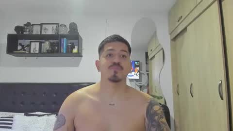 Snapshot of aronwilliams69 chatting on 11.01.25 ARON Independent model online show from 11.01.25