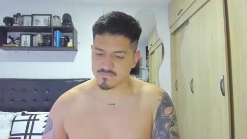 Snapshot of aronwilliams69 chatting on 11.12.25 ARON Independent model online show from 11.12.25