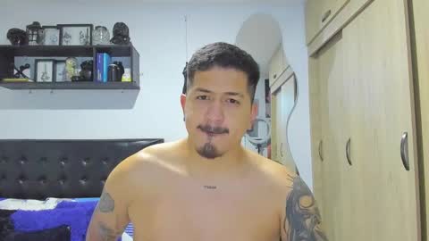 Snapshot of aronwilliams69 chatting on 11.16.25 ARON Independent model online show from 11.16.25