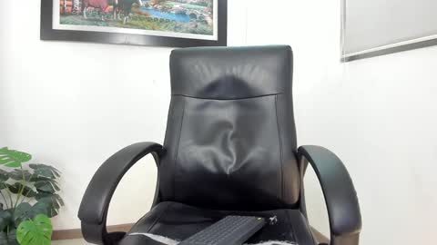 Snapshot of aroon_connor chatting on 02.04.25 online show from 02.04.25