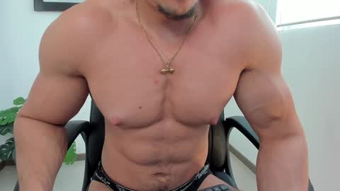 Snapshot of aroon_connor chatting on 02.05.25 online show from 02.05.25