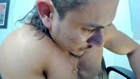 Snapshot of aroon_connor chatting on 02.08.25 online show from 02.08.25