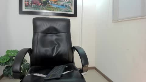 Snapshot of aroon_connor chatting on 02.10.25 online show from 02.10.25