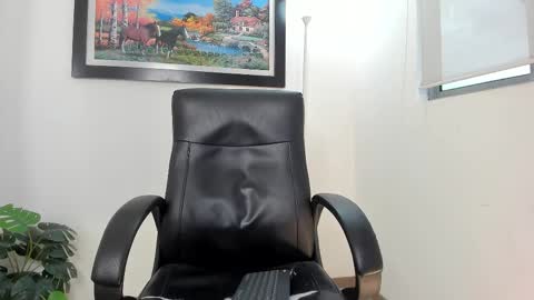 Snapshot of aroon_connor chatting on 02.17.25 online show from 02.17.25