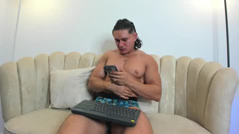 Snapshot of aroon_connor chatting on 10.07.25 online show from 10.07.25