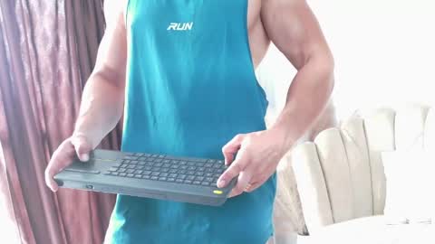 Snapshot of aroon_connor chatting on 04.19.26 online show from 04.19.26