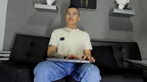 AROON HOT online show from 02.04.26