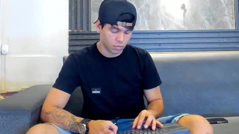 Aroon   online show from 01.12.26