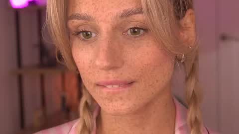 Snapshot of artease chatting on 02.15.25 Arti Next Streams - online show from 02.15.25