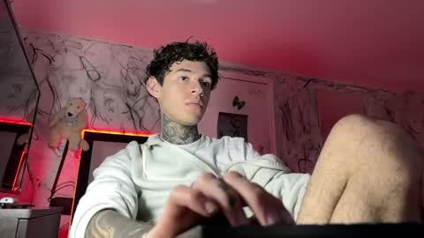 Snapshot of arteemiis chatting on 02.11.25 online show from 02.11.25