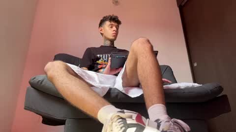 Snapshot of arteemiis chatting on 03.10.25 online show from 03.10.25