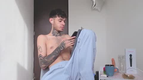 Snapshot of arteemiis chatting on 09.21.25 online show from 09.21.25