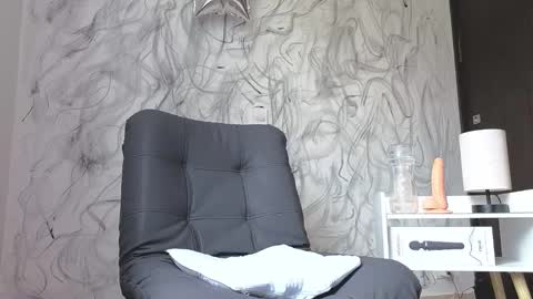 Snapshot of arteemiis chatting on 10.03.25 online show from 10.03.25